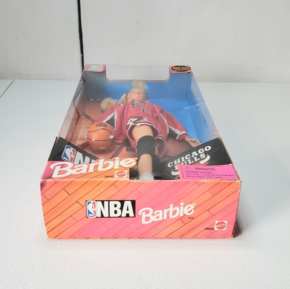 *SOLD* Mattel Officially Licensed NBA Chicago Bulls Barbie '98 Collectible Doll - Picture 6 of 14